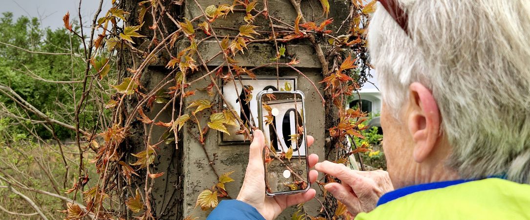 
                  Eine Hausnummer wird fotografiert