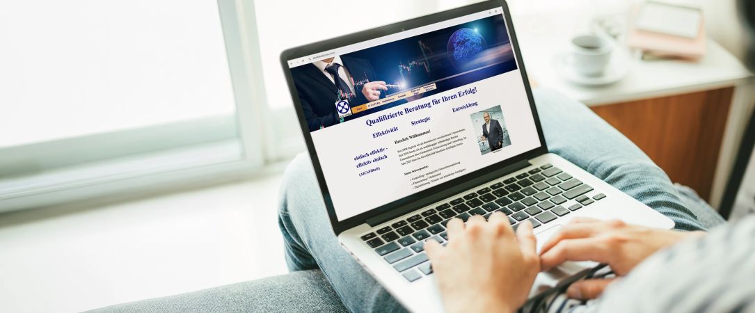 
                  Olaf Beulekes Website auf einem Laptop